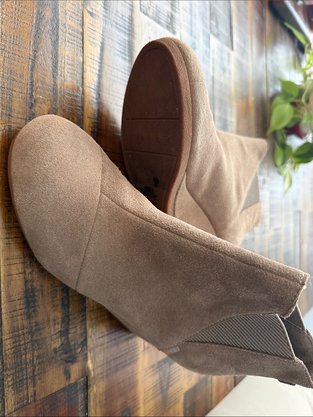 Toms Booties Kelsey Wedge Booties Tan Natural Suede Women's Size 8 - Picture 3 of 3
